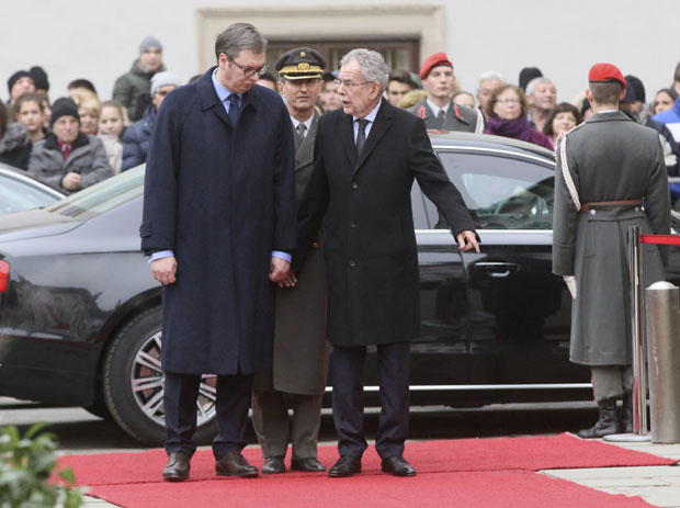 Кронен цајтунг: Ко је пре у Београду – ЕУ или Кина?